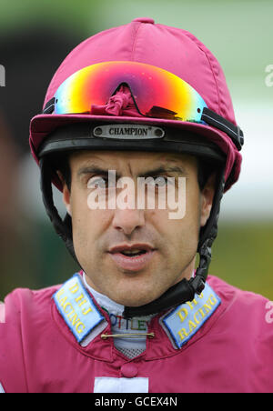 Pferderennen - Racing for Change - Doncaster Racecourse. Darryll Holland, Jockey Stockfoto