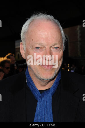 David Gilmour kommt zur Premiere des neuen David Baddiel-Films The Infidel mit Omid Djalili im Hammersmith Apollo in London. Stockfoto