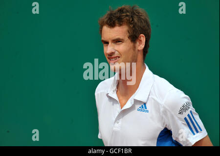 Tennis - ATP World Tour Masters - erster Tag - Monte-Carlo - Herrendoppel - Ross Hutchins und Andy Murray gegen Frantisek Cermak und. Der britische Andy Murray lächelt Stockfoto