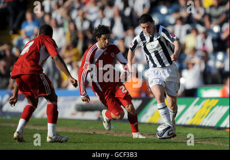 West Bromwich Albions Graham Dorrans läuft bei Middlesbroughs Justin Hoyte (links) und Julio Arca (rechts) in Aktion während des Coca-Cola Championship-Spiels bei den Hawthorns, West Bromwich. Stockfoto