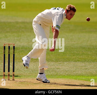 Cricket - Liverpool Victoria County Championship - Division One - Tag 1 - Nottinghamshire / Somerset - Trent Bridge. Stuart Broad von Nottinghamshire bowls während des Spiels der LV County Championship Division One in Trent Bridge, Nottingham. Stockfoto