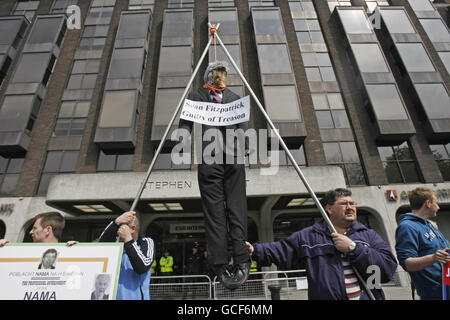 Eirigi Protest gegen Bank HQ Stockfoto