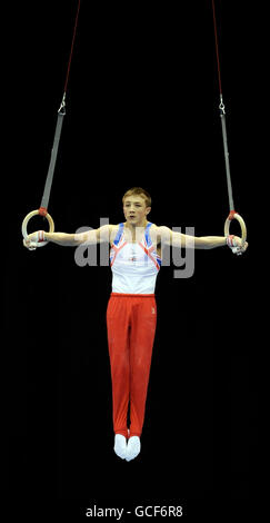 Der britische Meister Sam Oldham tritt beim Allround-Finale der European Gymnastics Championships auf der NIA in Birmingham an den Ringen an. Stockfoto