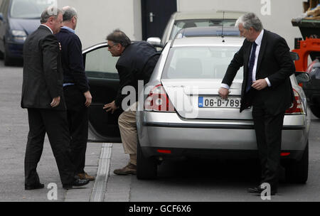 Ian Bailey (Mitte) kommt am High Court in Dublin an, im Zusammenhang mit dem Tod von Sophie Toscan du Plantier im Westen von Cork, 39. Stockfoto