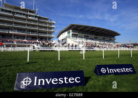 Pferderennen - Investec Spring Meeting - Epsom Downs Racecourse. Eine allgemeine Ansicht der Rennbahn Epsom Downs Stockfoto