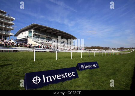 Pferderennen - Investec Spring Meeting - Epsom Downs Racecourse. Eine allgemeine Ansicht der Rennbahn Epsom Downs Stockfoto