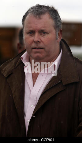 Willie McKay Horse Rennbesitzer und Fußballspieler Agent auf der Doncaster Racecourse. Stockfoto