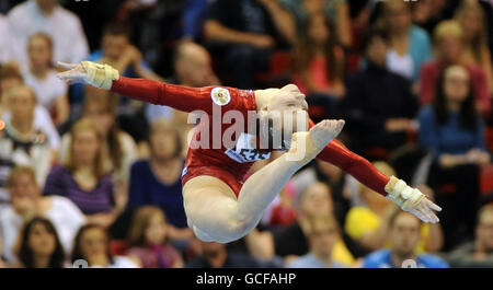 Gymnastik - Europameisterschaften der Frauen 2010 - Tag vier - Nationale Hallenarena. Die russische Ksenia Semenova tritt während der Europameisterschaft im NIA, Birmingham, am Boden an. Stockfoto