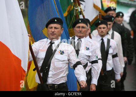 Mitglieder der 32 County Sovereignty Bewegung halten ihre Oster Rising Gedenkfeier auf dem Arbour Hill Cemetery ab. Stockfoto