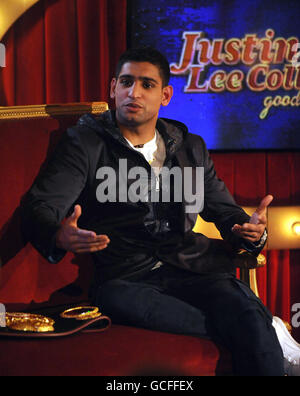 Gast Amir Khan während der Dreharbeiten zur Channel 5-Chat-Show Justin Lee Collins: Good Times, im Rivoli Ballroom in Brockley, South London. Stockfoto