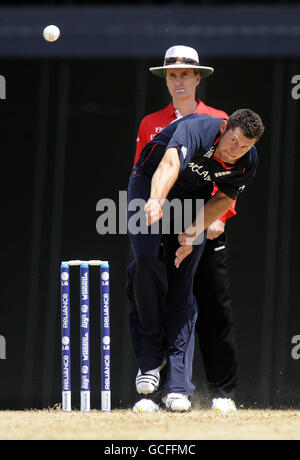 Cricket - ICC World Twenty20 - Warm Up Match - England gegen Südafrika - Kensington Oval. Der englische Tim Bresnan in Aktion während des ICC T20 Warm Up Match im Kensington Oval, Bridgetown, Barbados. Stockfoto