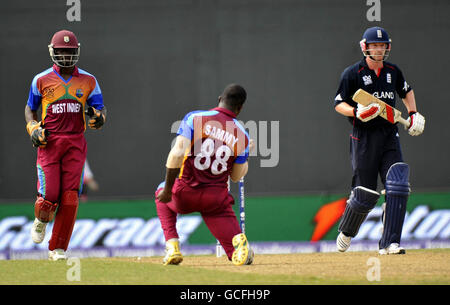 Cricket - ICC World Twenty20 Cup - Gruppe D - West Indies gegen England - Providence Stadium. Der englische Kapitän Paul Collingwood wird während des ICC World T20-Spiels im Providence Stadium, Guyana, für 6 Läufe begeistert sein. Stockfoto