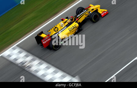 Formel-1-Autorennen - Großer Preis Von Spanien - Training - Catalunya Circuit. Renualts Robert Kubica beim zweiten Training auf dem Catalunya Circuit, Barcelona. Stockfoto