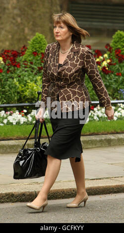 Der stellvertretende Vorsitzende der Labour-Partei Harriet Harman kommt zu einer Kabinettssitzung in der Downing Street 10 in London an. Stockfoto