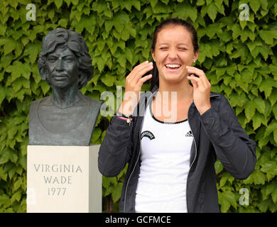 Laura Robson ist heute in Wimbledon zu Gast, um den 75. Geburtstag von Robinsons im All England Lawn Tennis Club in Wimbledon zu feiern. Stockfoto