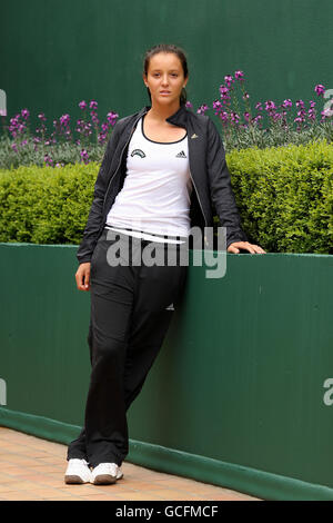 Laura Robson ist heute in Wimbledon zu Gast, um den 75. Geburtstag von Robinsons im All England Lawn Tennis Club in Wimbledon zu feiern. Stockfoto