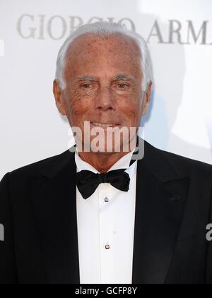 Giorgio Armani bei der Ankunft für die amfAR Cinema Against AIDS 2010 Spendenaktion im Hotel Du Cap, Eden Roc, Cap d'Antibes während der Filmfestspiele von Cannes Stockfoto