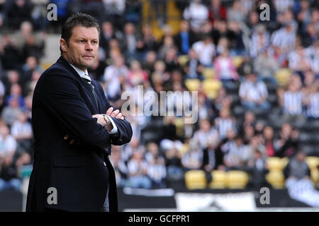 Fußball - Coca-Cola Football League Two - Notts County / Cheltenham Town - Meadow Lane. Steve Cotterill, der Manager von Notts County, steht an der Touchline Stockfoto