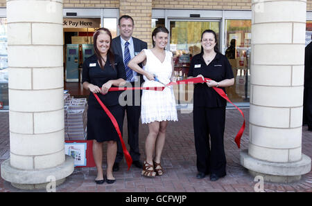 Coleen Rooney eröffnet ein neues Argos-Geschäft im Ravenshead-Einkaufszentrum St. Helens. Stockfoto