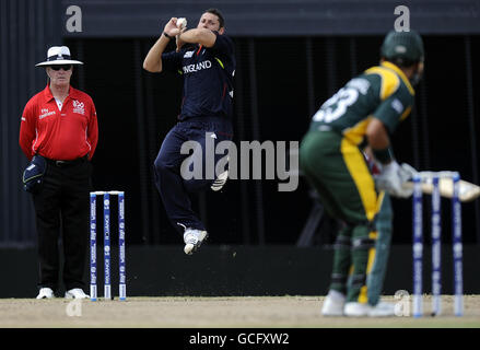 Der englische Tim Bresnan im Kampf gegen Pakistan während des ICC World Twenty20, Super Eights Match in Kensington Oval, Bridgetown, Barbados. Stockfoto