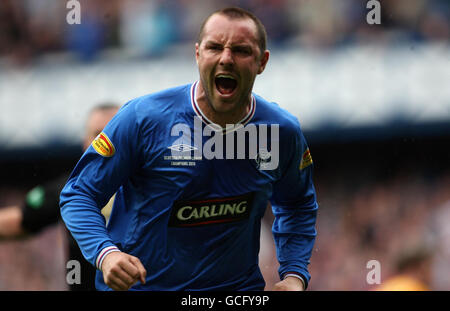 Kris Boyd von Ranger feiert das erste Tor während des Spiels der Clydesdale Bank Scottish Premier League in Ibrox, Glasgow. Stockfoto