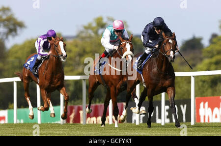 Midas Touch von Johnny Murtagh gewinnt den Derrinstown Stud Derby Trial Stakes während des Derrinstown Derby Trial Day auf der Leopardstown Racecourse, Leopardstown. Stockfoto