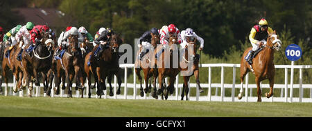 Über den Rhein geritten von Pat Shanahan gewinnt das Abbey Healthcare Handicap während des Derrinstown Derby Trial Day auf der Leopardstown Racecourse, Leopardstown. Stockfoto