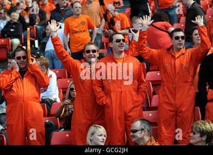 Dundee United Fans beim Finale des Active Nation Scottish Cup im Hampden Park, Glasgow. Stockfoto