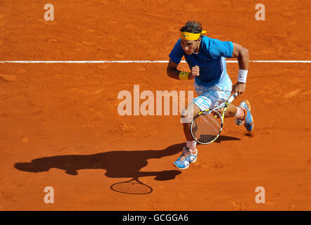 Tennis - ATP World Tour Masters - Tag sieben - Monte-Carlo - Finale der Herren-Singles - Rafael Nadal gegen Fernando Verdasco. Der Spanier Rafael Nadal bei den Monte Carlo Rolex Masters in Aktion Stockfoto