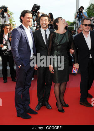 (Links - 2. Rechts) die Schauspieler Luke Evans, Dominic Cooper und Tamsin Greig kommen zur Premiere des neuen Films Tamara Drewe von Stephen Frears, in dem sie während der 63. Filmfestspiele von Cannes, Frankreich, die Hauptrolle spielen. Stockfoto