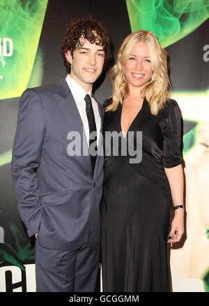 Lee Mead und seine Frau Denise van Ouen bei der Aftershow-Party nach dem Casting Change Press Night für das Musical Wicked im Apollo Victoria, in Victoria, im Zentrum von London. Stockfoto