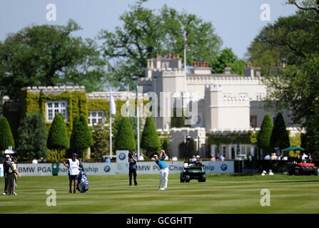 Ein allgemeiner Blick auf Englands Luke Donald in Aktion während der BMW PGA Championship im Wentworth Golf Club, Surrey. Stockfoto