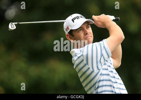 Golf - BMW PGA Championship 2010 - erster Tag - Wentworth Golf Club. Der Südafrikaner Louis Oosthuizen spielt das T-Shirt ab Stockfoto