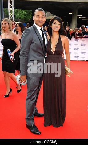 Michael Underwood und Konnie Huq kommen zu den National Movie Awards 2010 in der Royal Festival Hall, London. Stockfoto