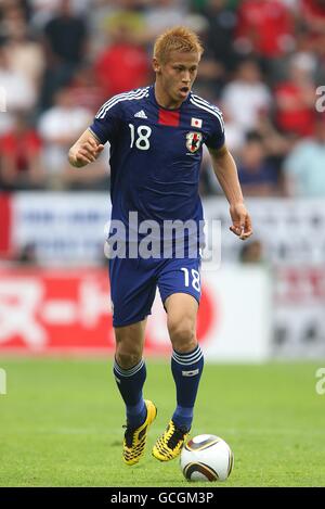 Fußball - International freundlich - Japan gegen England - UPC-Arena. Keisuke Honda, Japan Stockfoto