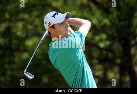 Golf - BMW PGA Championship 2010 - Tag vier - Wentworth Golf Club. Der walisische Rhys Davies schlägt sich während der BMW PGA Championship im Wentworth Golf Club, Surrey, auf das 5. Loch ab. Stockfoto