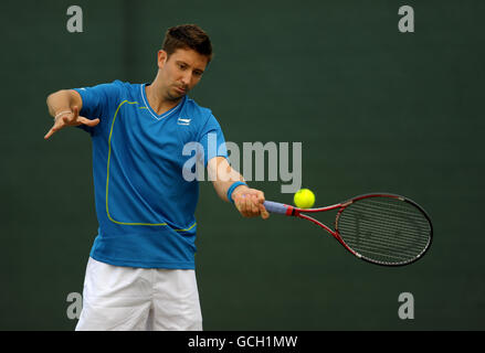 Tennis - die AEGON Trophy 2010 - Tag drei - Nottingham Tennis Center. Der britische Alex Bogdanovic im Kampf gegen Rajeev RAM aus den USA Stockfoto