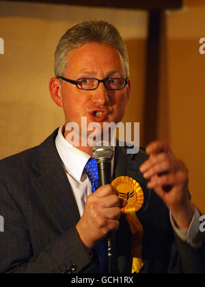 Der ehemalige Liberaldemokrat Lembit Opik, meks sein Debüt als Stand-up-Comic im Backstage Comedy Club, London, heute Abend. Stockfoto