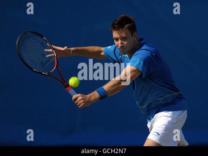 Der Großbritanniens Alex Bogdanovic im Einsatz gegen den japanischen Go Soeda während der AEGON Trophy im Nottingham Tennis Center, Nottingham. Stockfoto