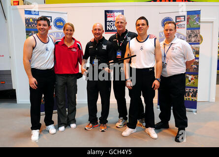 Fußball - Grass Roots Fußball Live - NEC. Der Manager von Blackpool, Ian Holloway, mit Iain Dowie und Casey Stoney sowie die Royal Navy bei Grass Roots Football Live Stockfoto