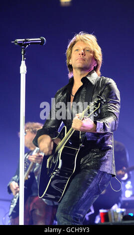 Jon Bon Jovi von Bon Jovi tritt in der O2 Arena in London auf. Stockfoto