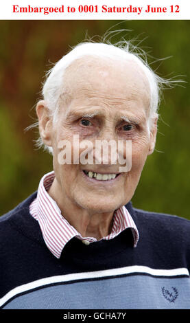 Bert Williams, 90, aus Shifnal, Shropshire. Mr Williams, der einen MBE in der Queen's Birthday Honors List erhält, wird weithin als einer der besten Torhüter, die England produziert hat, bewertet. Stockfoto