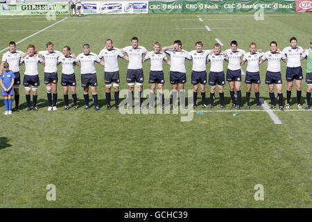 Rugby Union - IRB Nations Cup - Schottland A gegen Namibia - Arcul de Triumph. Schottland Ein Team stellt sich während des IRB Nations Cup-Spiels beim Arcul de Triumph in Bukarest, Rumänien, für die Hymne an. Stockfoto