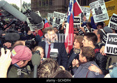 JEREMY CORBYN SPRICHT MIT JOURNALISTEN Stockfoto