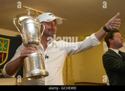 Der neue US Open Champion Graeme McDowell bei einer Pressekonferenz im Rathmore Golf Club in Portrush Co Antrim. Stockfoto