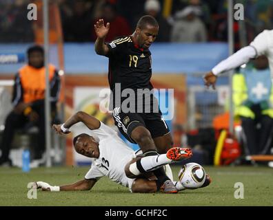 Ghanas Andre Aiew (links) und Deutschlands Jeronimo Baretto Cacau-Schlacht Für den Ball Stockfoto