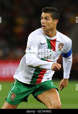 Fußball - FIFA Fußball-Weltmeisterschaft Südafrika 2010 - Runde 16 - Spanien gegen Portugal - Green Point Stadium. Cristiano Ronaldo aus Portugal Stockfoto