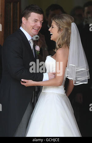 Irish Rugby Kapitän Brian O'Driscoll und Schauspielerin Amy Huberman während ihrer Hochzeit in St. Joseph's Church in Aughavas, Co Leitrim. Stockfoto