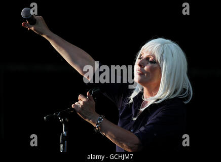 Hop Farm Festival - Kent. Debbie Harry von Blondie tritt auf der Bühne des Hop Farm Festivals in Paddock Wood, Kent, auf. Stockfoto