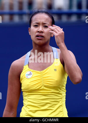 Tennis - 2010 AEGON Classic - Tag drei - Edgbaston Priory Club. Die britische Anne Keothavong ist während des AEGON Classic im Edgbaston Priory Club, Birmingham, gegen die französische Pauline Parmentier im Einsatz. Stockfoto